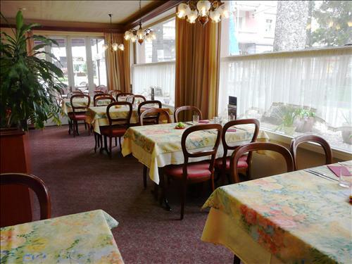 La Dent-Du-Midi Hotel & Restaurant Saint-Maurice Restaurace fotografie